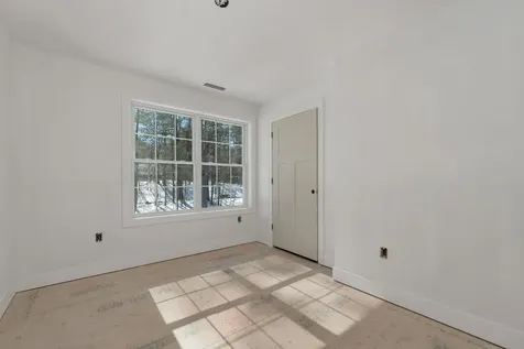 8 Wiley Hill Road Londonderry NH 03053