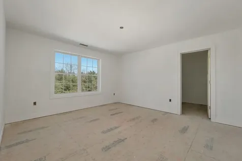 8 Wiley Hill Road Londonderry NH 03053