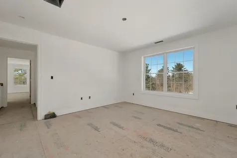 8 Wiley Hill Road Londonderry NH 03053