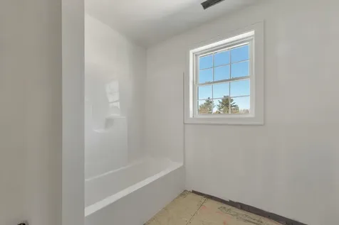 8 Wiley Hill Road Londonderry NH 03053