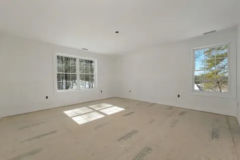 8 Wiley Hill Road Londonderry NH 03053