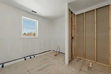 8 Wiley Hill Road Londonderry NH 03053