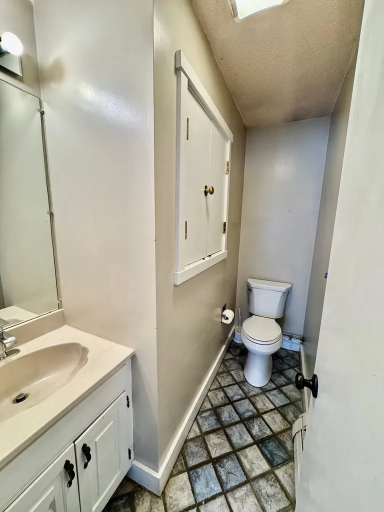 445 Old Quechee Road Hartford VT 05059