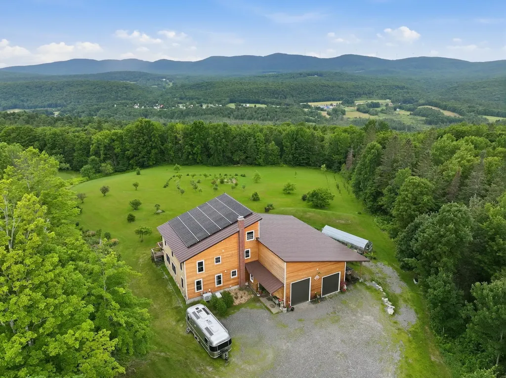 1090 Center Road Albany VT 05820