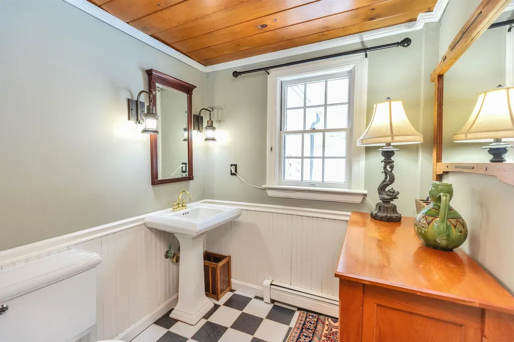 1481 Bennington Road Francestown NH 03043