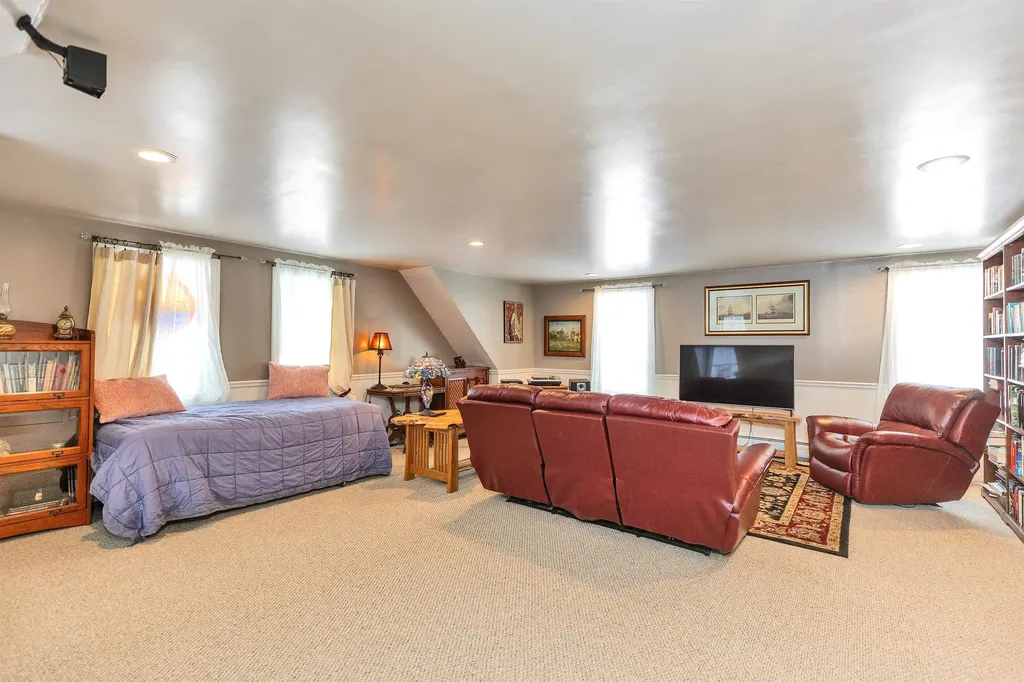 1481 Bennington Road Francestown NH 03043
