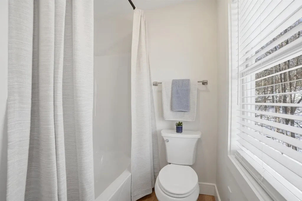 50 Cobbetts Pond Road Windham NH 03087