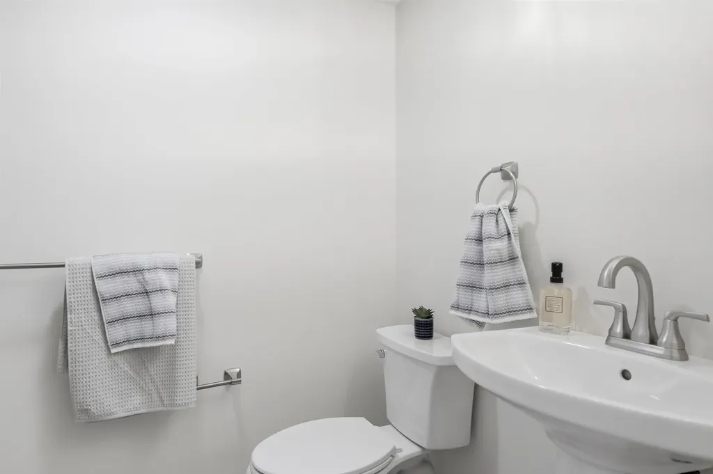 50 Cobbetts Pond Road Windham NH 03087