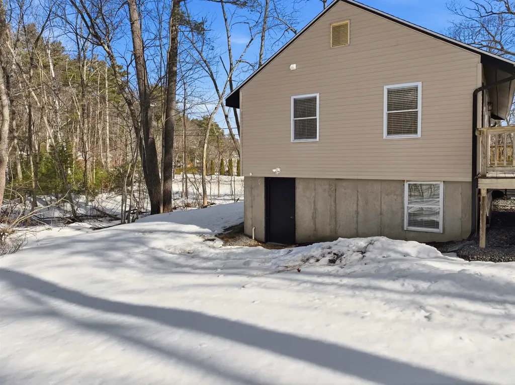 50 Cobbetts Pond Road Windham NH 03087