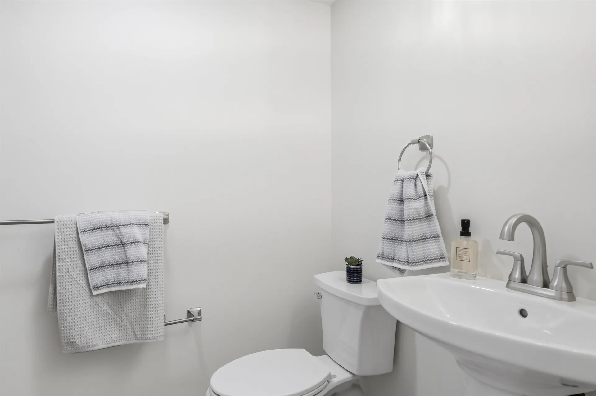 50 Cobbetts Pond Road Windham NH 03087