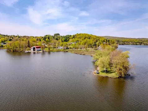 57A Farrants Point Newport City VT 05855