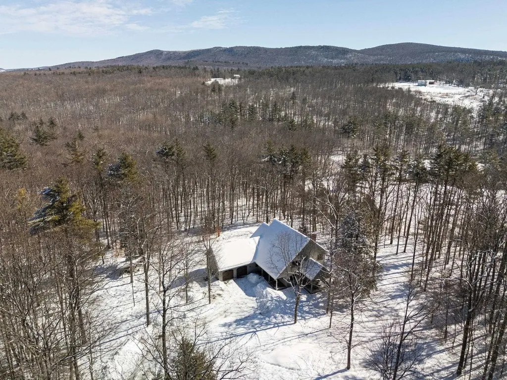 16 Hayfield Road Hanover NH 03750