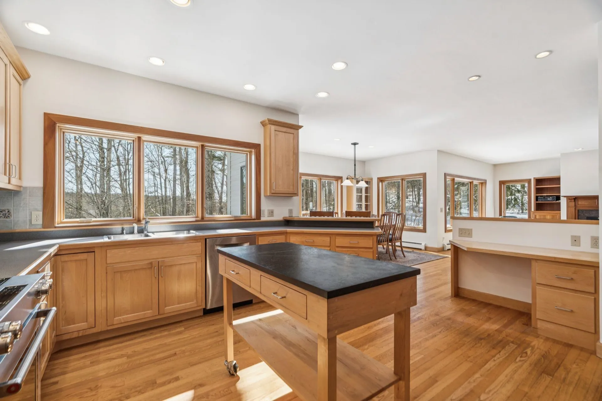 16 Hayfield Road Hanover NH 03750