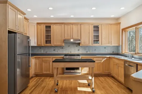 16 Hayfield Road Hanover NH 03750