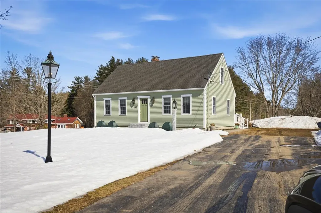 337 Exeter Road Hampton Falls NH 03844