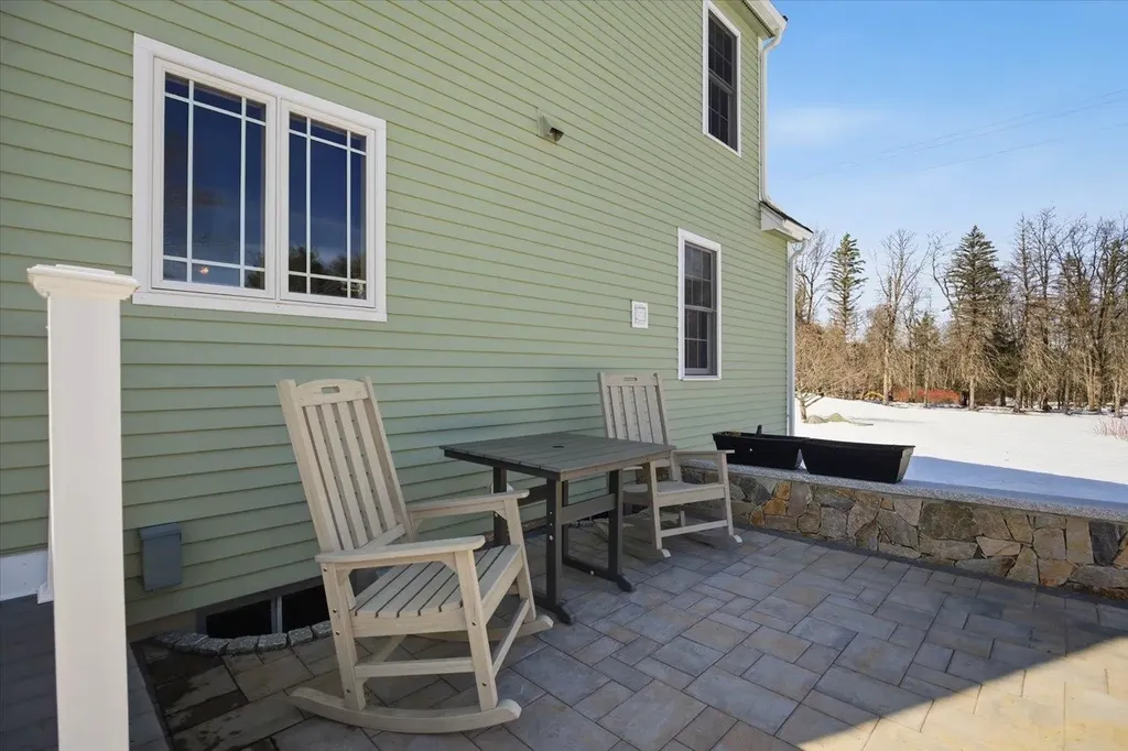 337 Exeter Road Hampton Falls NH 03844