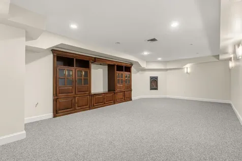 69 Exeter Road North Hampton NH 03862