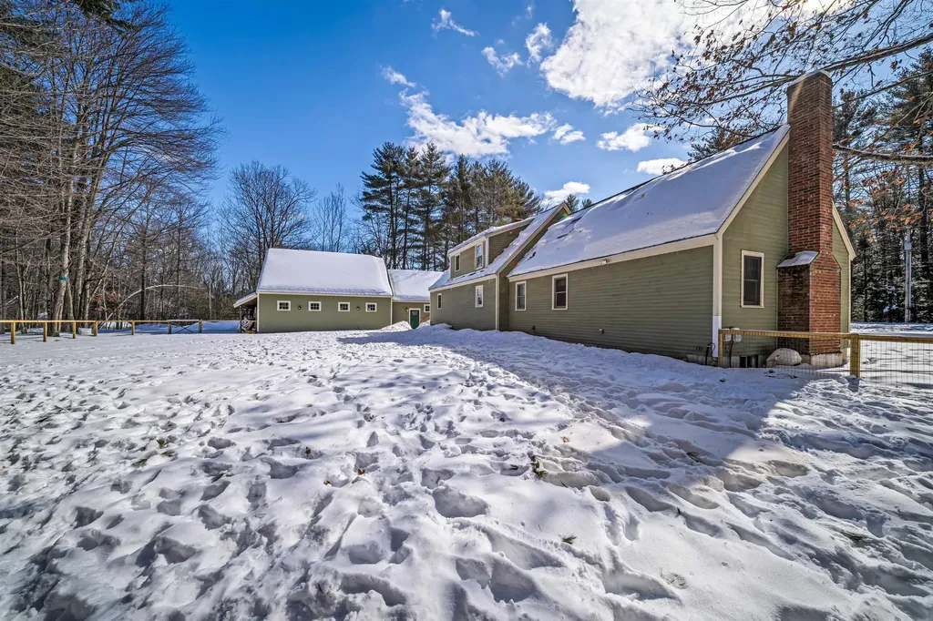 12 Loring Drive Rochester NH 03839
