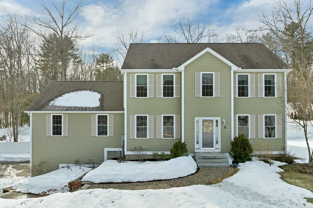4 Heron Drive Litchfield NH 03052