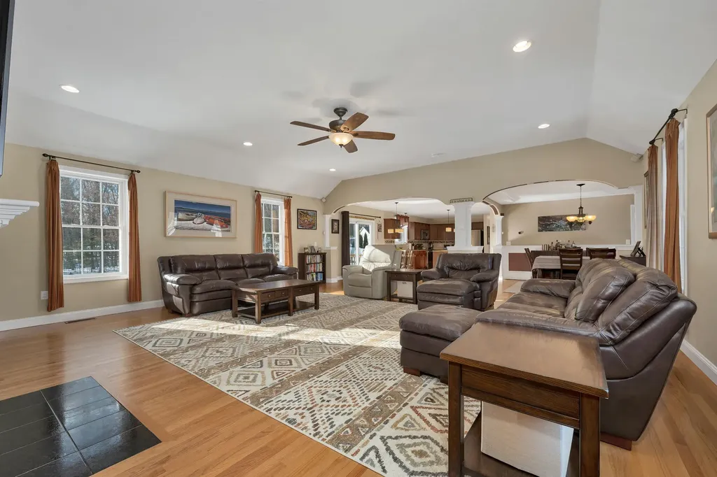 4 Heron Drive Litchfield NH 03052