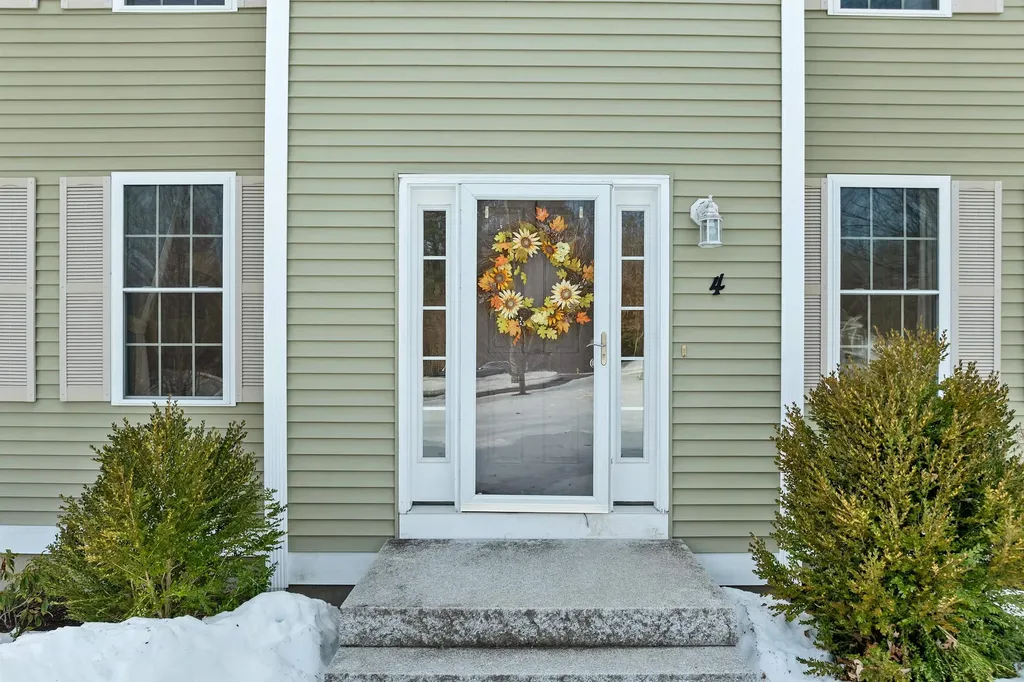 4 Heron Drive Litchfield NH 03052