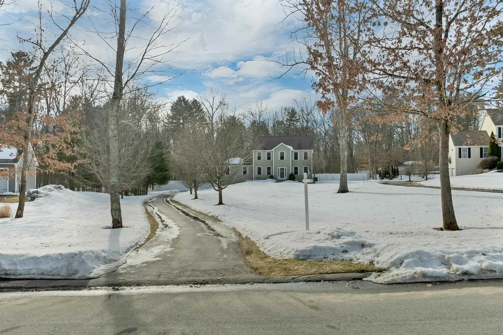 4 Heron Drive Litchfield NH 03052
