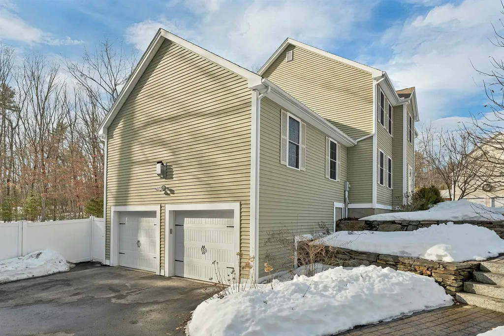 4 Heron Drive Litchfield NH 03052