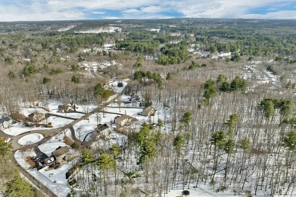 4 Heron Drive Litchfield NH 03052