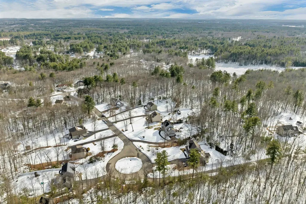 4 Heron Drive Litchfield NH 03052