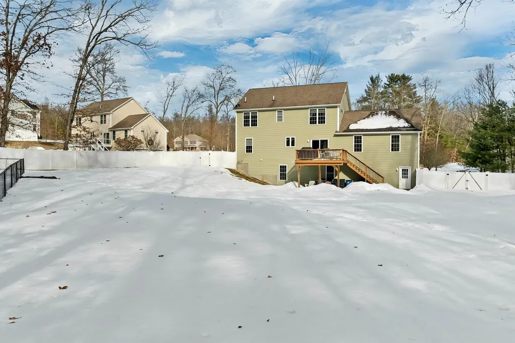 4 Heron Drive Litchfield NH 03052