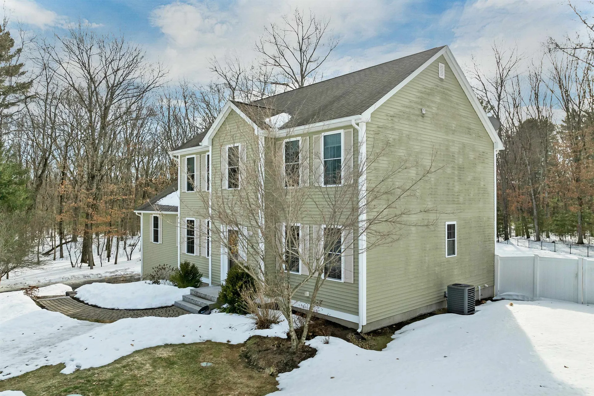 4 Heron Drive Litchfield NH 03052