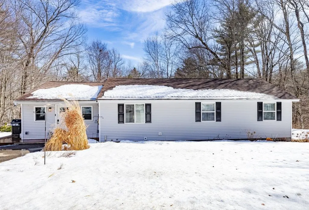 10 Richard Court Raymond NH 03077