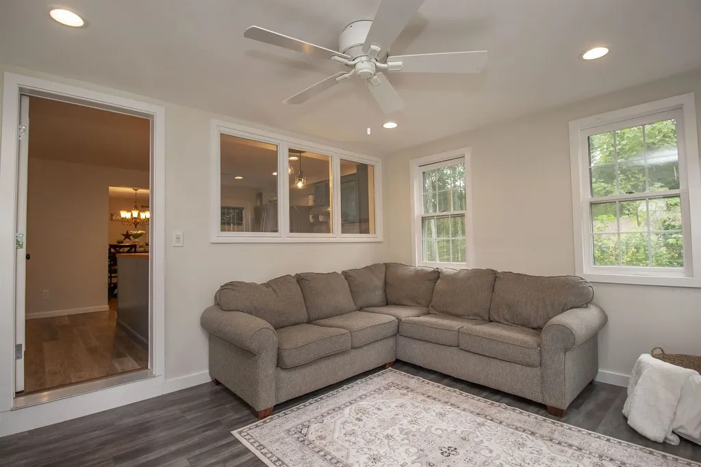 96 Pond View Drive Auburn NH 03032