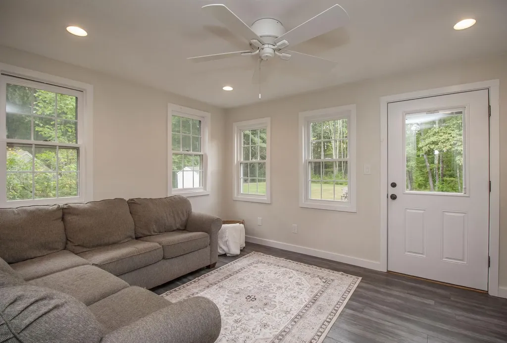 96 Pond View Drive Auburn NH 03032
