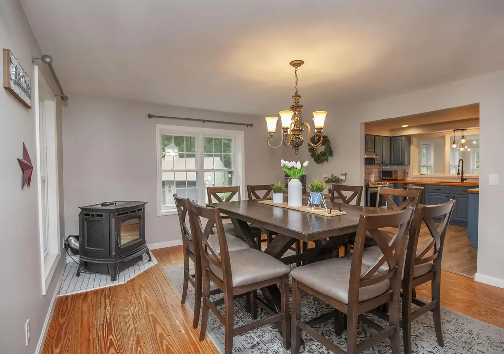 96 Pond View Drive Auburn NH 03032