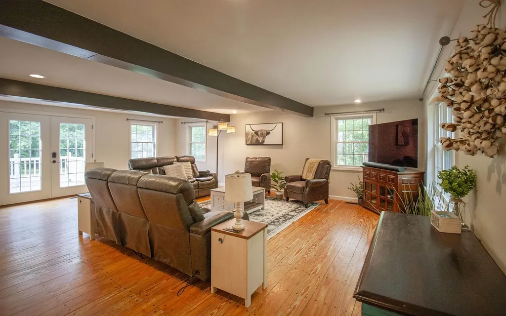 96 Pond View Drive Auburn NH 03032