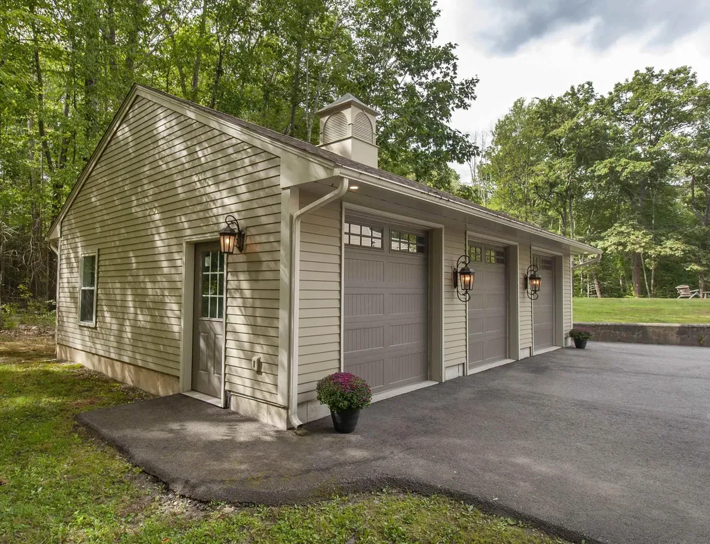 96 Pond View Drive Auburn NH 03032