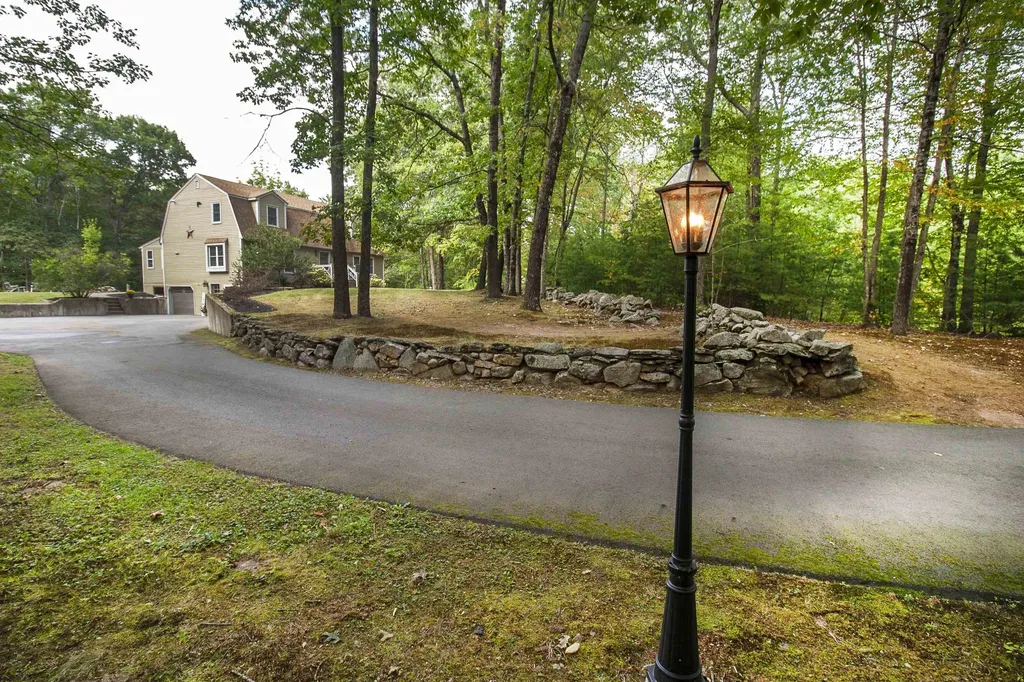96 Pond View Drive Auburn NH 03032