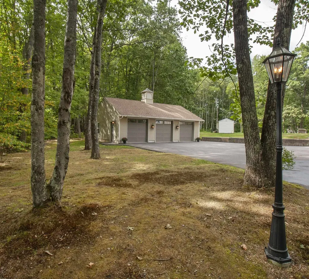 96 Pond View Drive Auburn NH 03032
