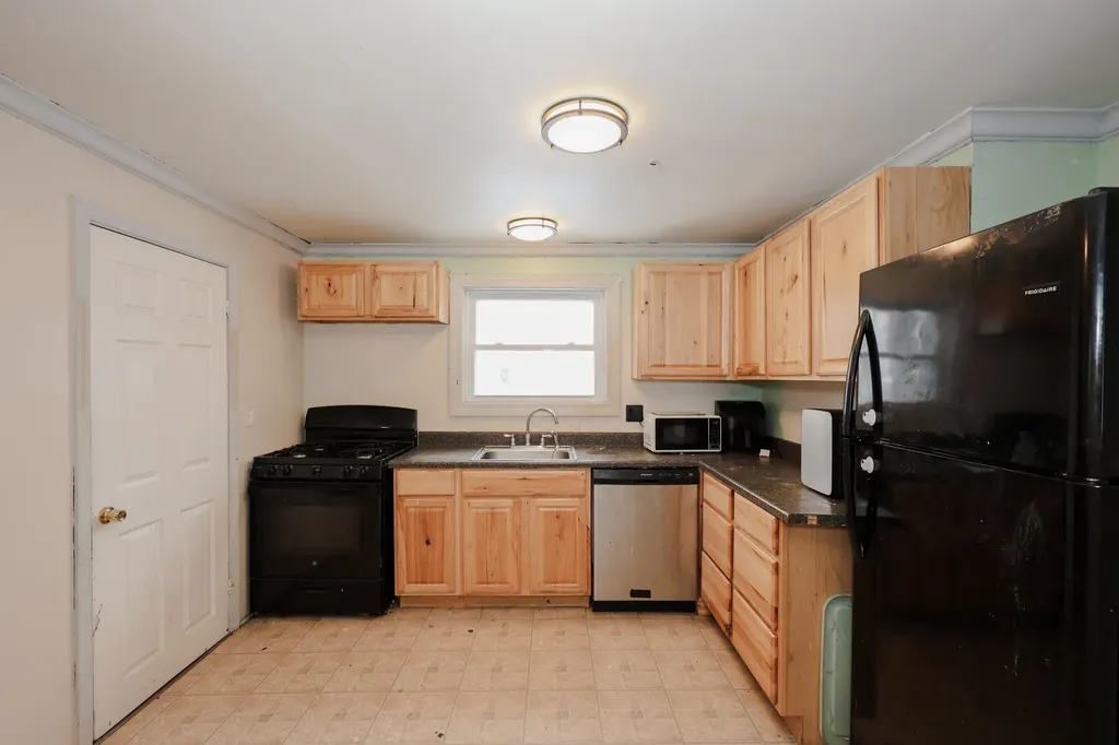 32 Norton Street Nashua NH 03064