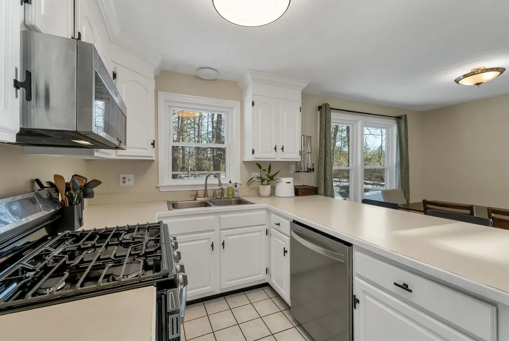 29 Coastal Way Greenland NH 03840