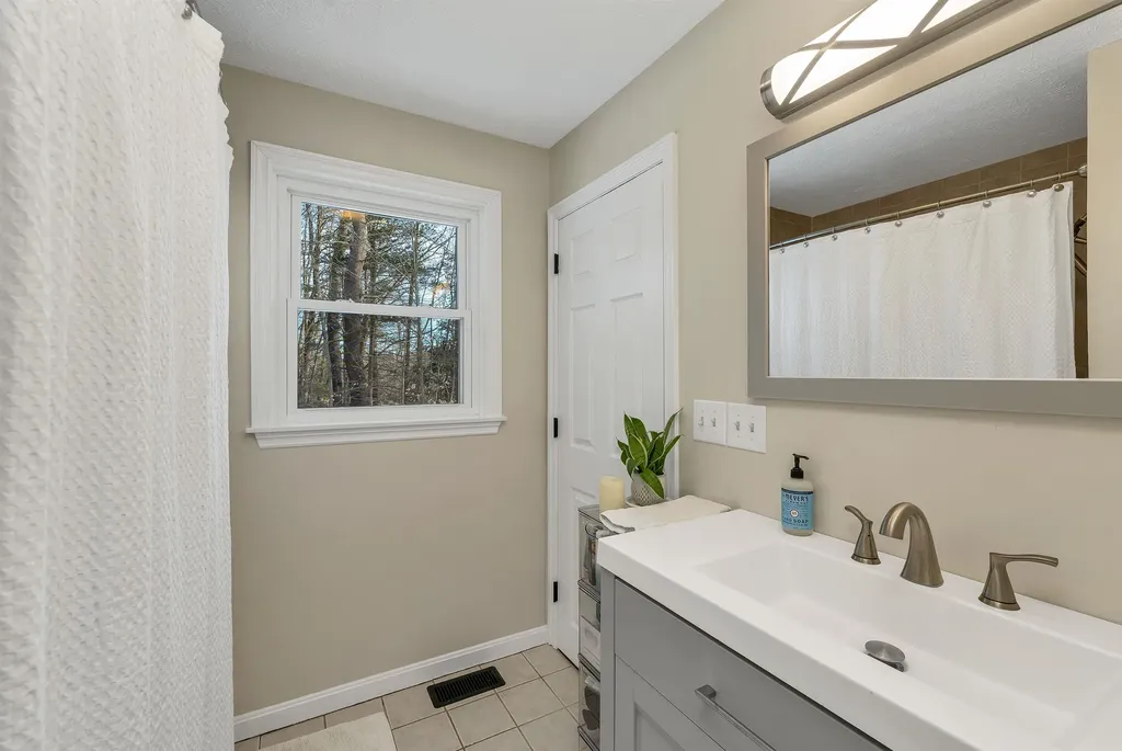 29 Coastal Way Greenland NH 03840