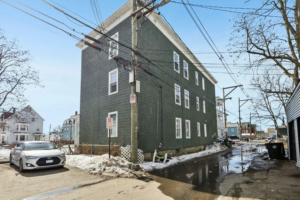 424 Cedar Street Manchester NH 03103