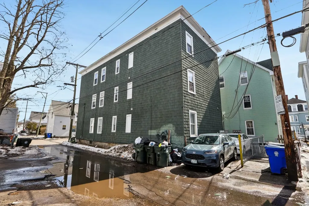 424 Cedar Street Manchester NH 03103