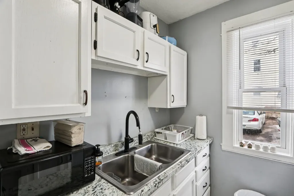424 Cedar Street Manchester NH 03103