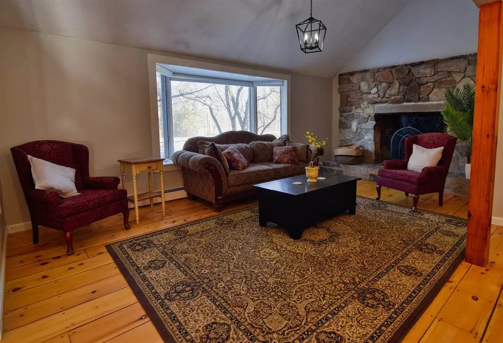 27 Nh Route 25 Plymouth NH 03264