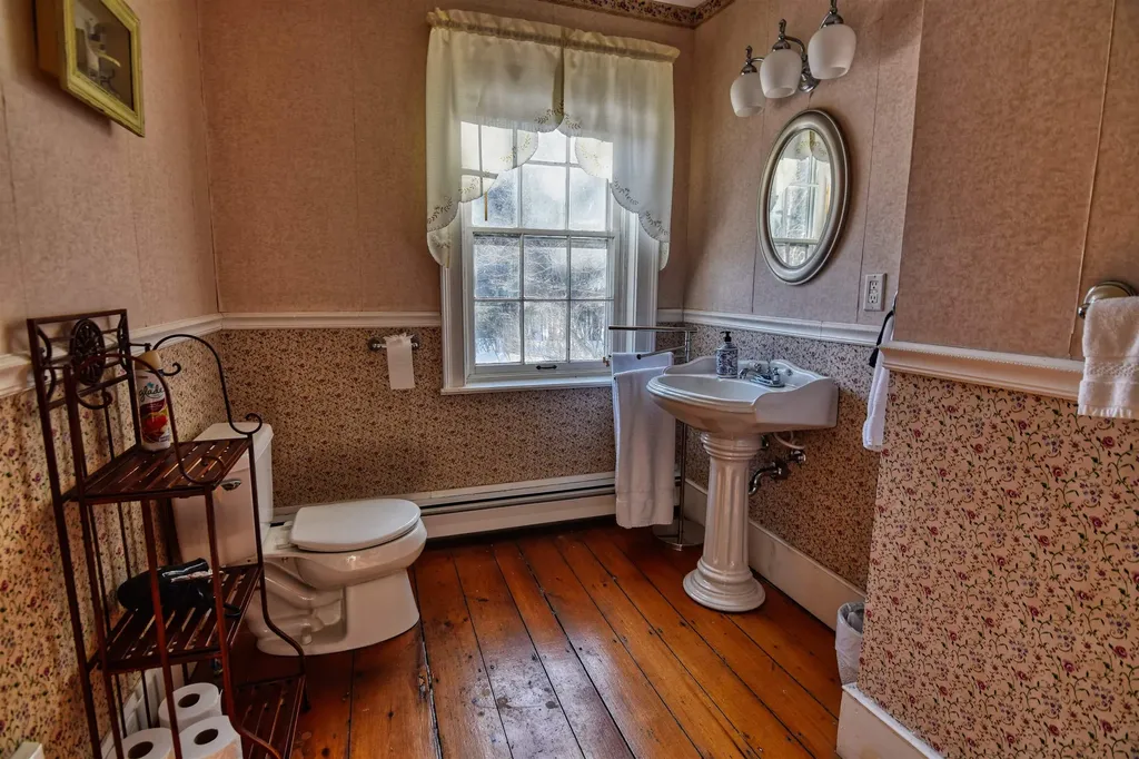 27 Nh Route 25 Plymouth NH 03264