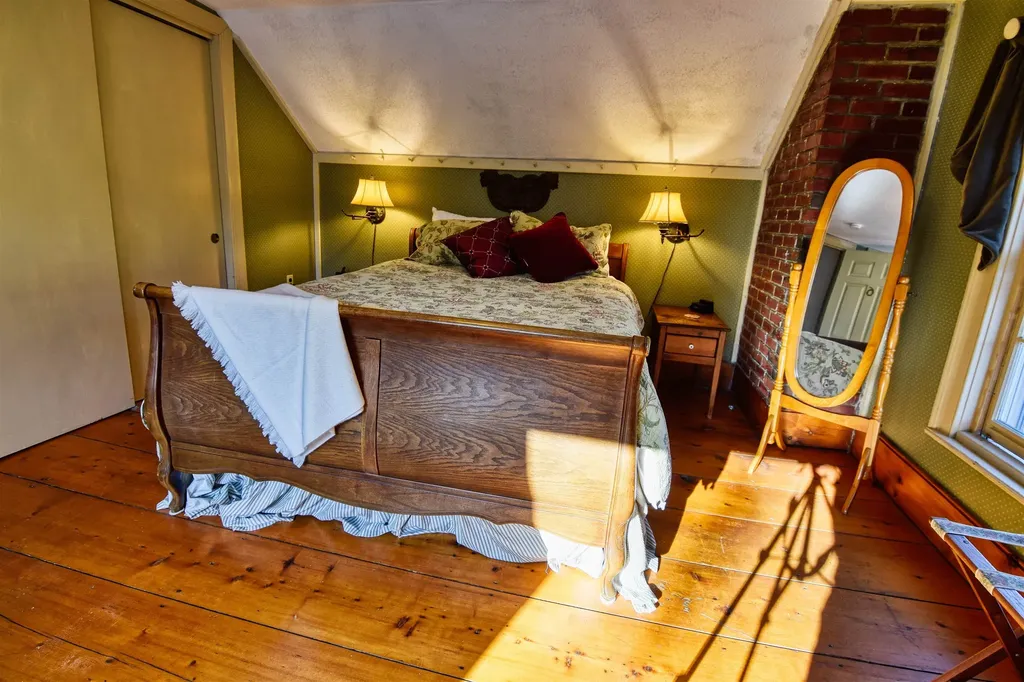 27 Nh Route 25 Plymouth NH 03264