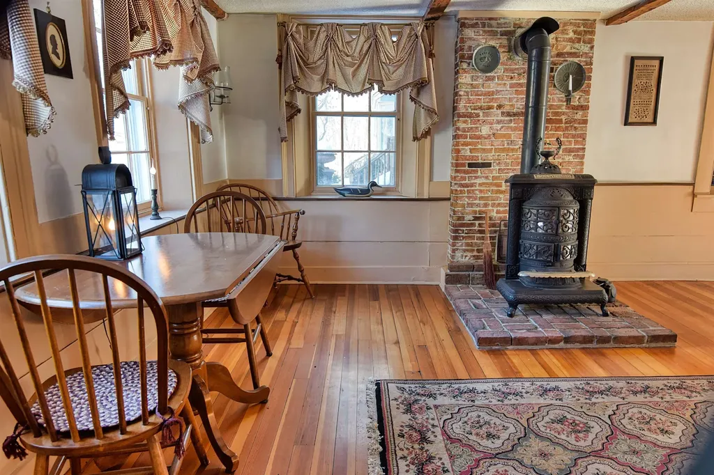 27 Nh Route 25 Plymouth NH 03264