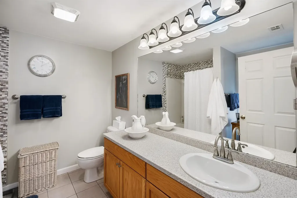 14 Vista Ridge Drive Londonderry NH 03053